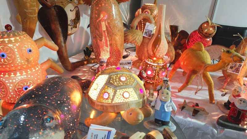 Su kabaklarından hayvan figürleri yapıyorlar