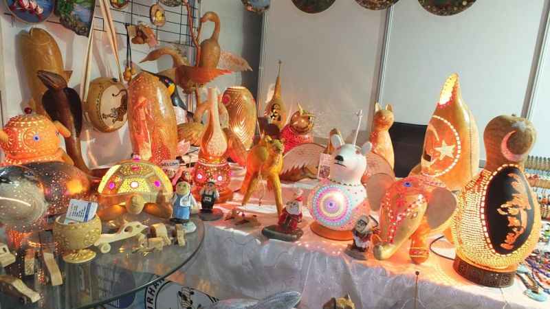 Su kabaklarından hayvan figürleri yapıyorlar