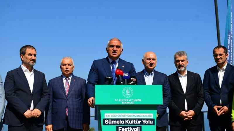 Bakanı Ersoy festival için Trabzon’da