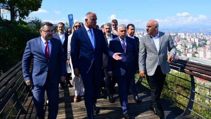 Bakanı Ersoy festival için Trabzon’da