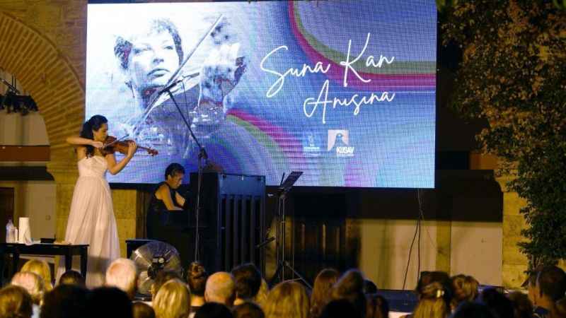 Kuşadası Kervansaray’da keman resitali