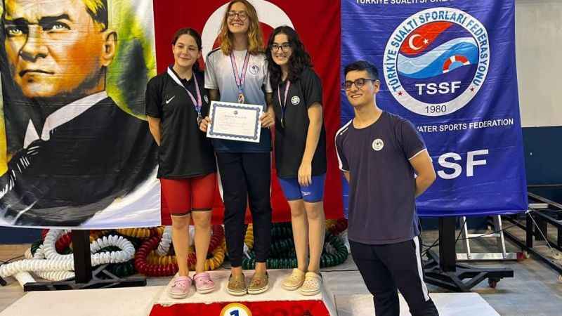 Paletli Yüzme Kulüpler Türkiye Şampiyonası’nda, Masal Özgü Koyuncu'dan rekor