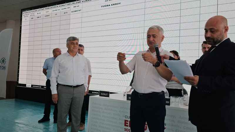 Kuyucak'ta TOKİ kuraları çekildi