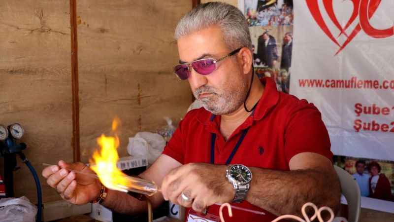 Nefes ile ateş birleşiyor, camlar sanata dönüşüyor