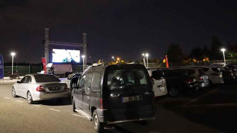 Bursa’da yıldızların altında sinema keyfi