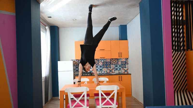 Kemer'de ters inşa edilen eve büyük ilgi