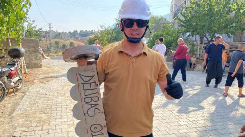 Köylüler el yapımı tahta araçlarla yarıştı