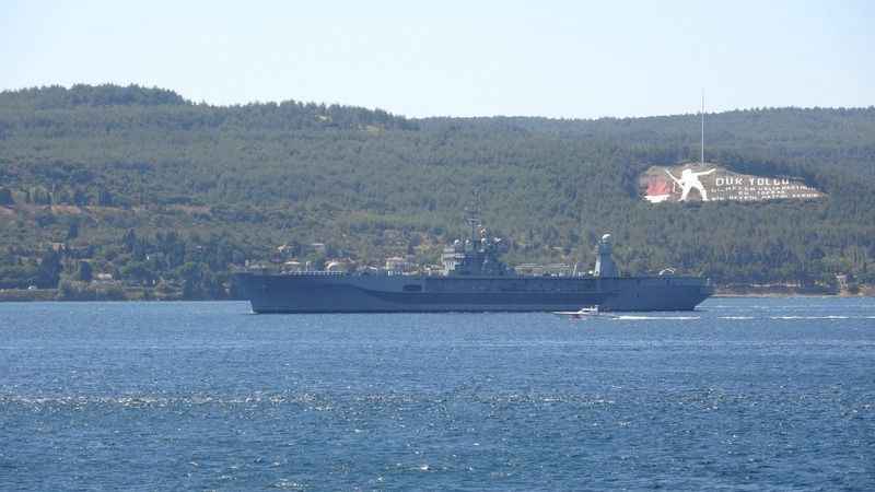 ABD'nin amiral gemisi 'USS Mount Whitney', Çanakkale Boğazı'ndan geçti
