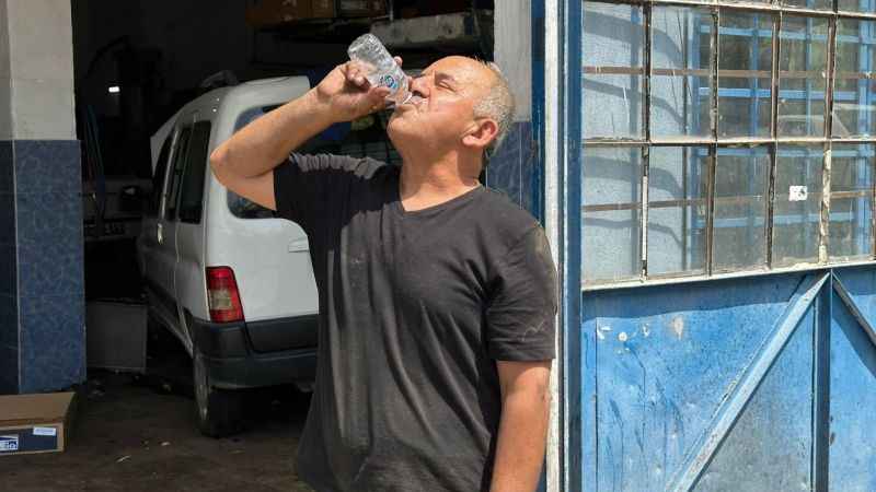 Sanayi esnafının sıcağa rağmen zorlu mesaisi