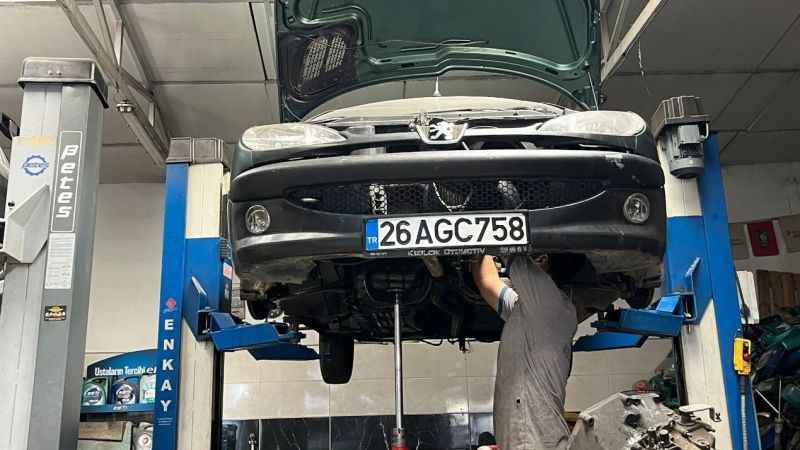 Sanayi esnafının sıcağa rağmen zorlu mesaisi