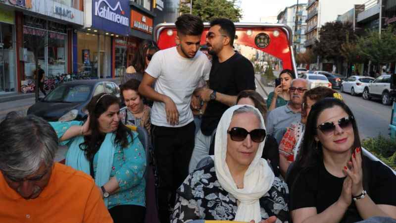 İranlı turistler şehri böyle gezdi