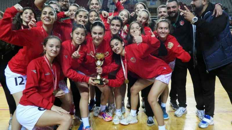 Basketbolcu Hazal Çetin, Antalya Toroslor'a transfer oldu