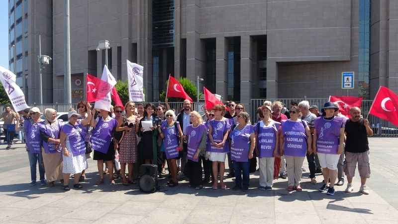 Cinsiyet değişikliği ameliyatına onay verdikleri iddiasıyla İstanbul Üniversitesi ve Tıp Etik Kurulu hakkında suç duyurusu