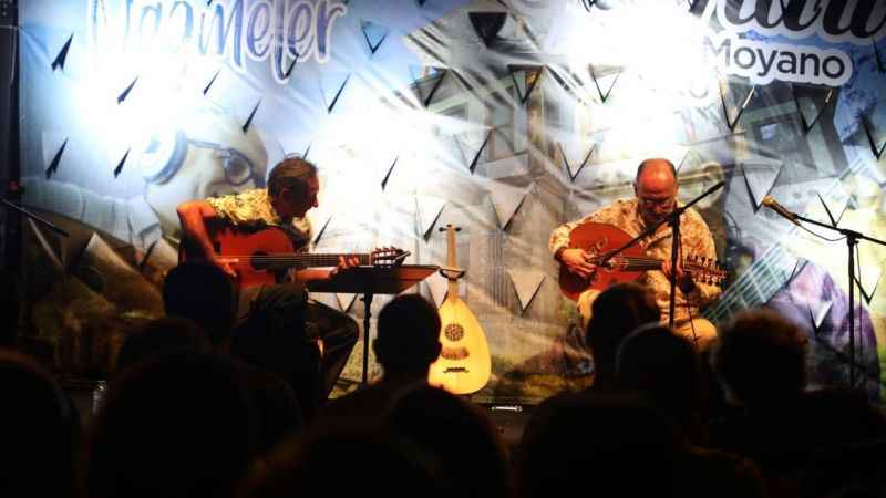 Ünlü gitaristten tarihi konakta muhteşem konser