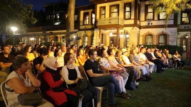 Ünlü gitaristten tarihi konakta muhteşem konser