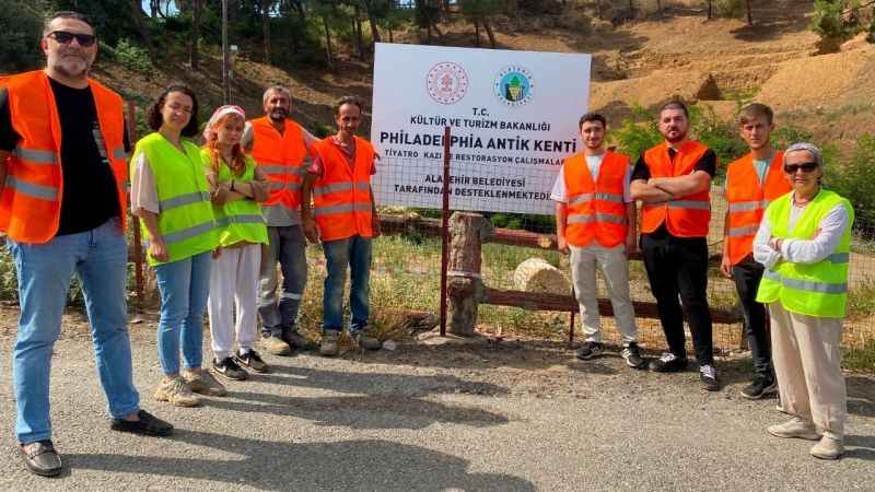 Manisa'da 2 bin yıllık tiyatro ortaya çıkarılıyor