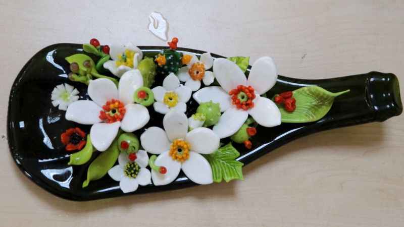 Cam onun elinde sanata dönüşüyor