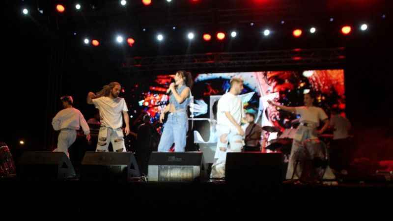 Hande Yener Malazgirt’te konser verdi