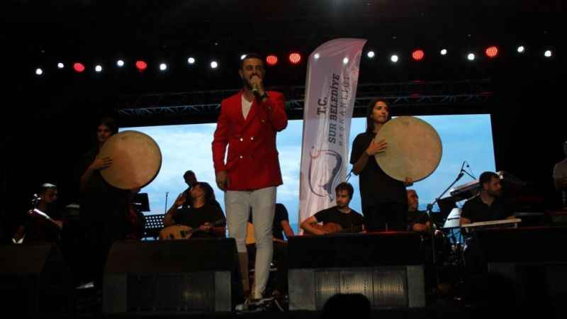 Hande Yener Malazgirt’te konser verdi