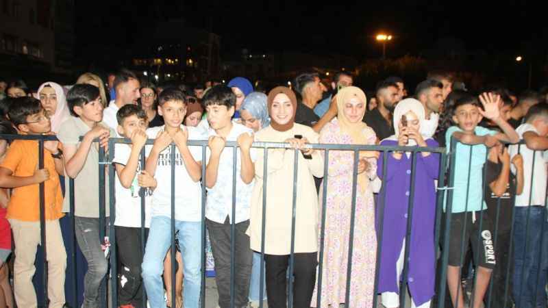 Hande Yener Malazgirt’te konser verdi