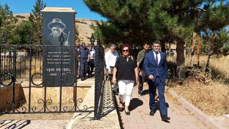 Halk Ozanı Aşık Veysel mezarı başında anıldı