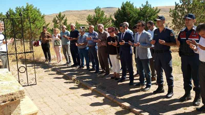 Halk Ozanı Aşık Veysel mezarı başında anıldı