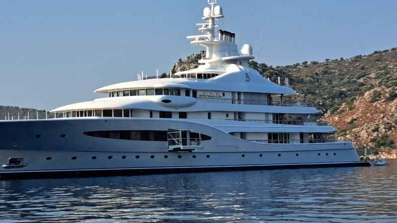 Milyarder yatları Marmaris koylarına demir atmaya devam ediyor