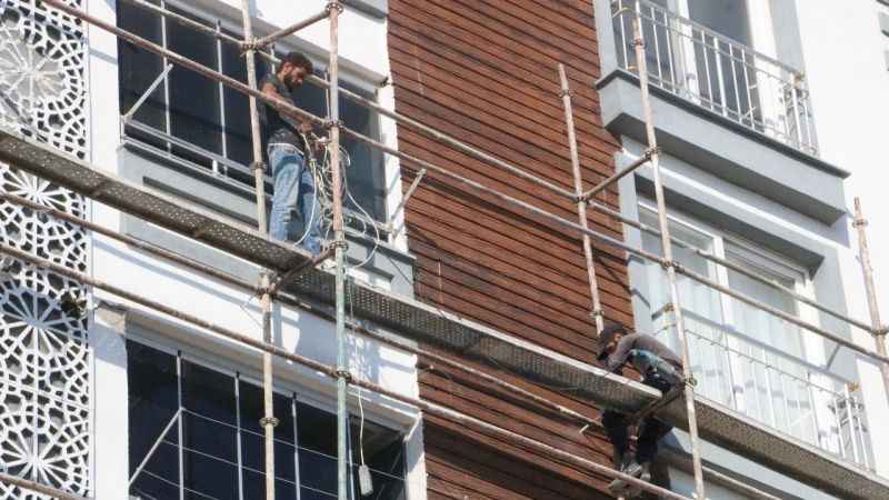 Enkaz kentte, günlüğü bin 500 TL’ye usta bulunamıyor