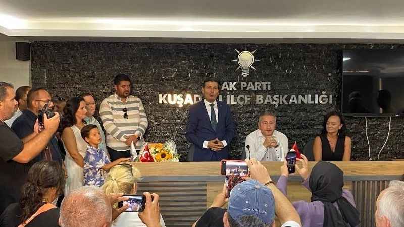 AK Parti Kuşadası ilçe teşkilatında görev değişimi