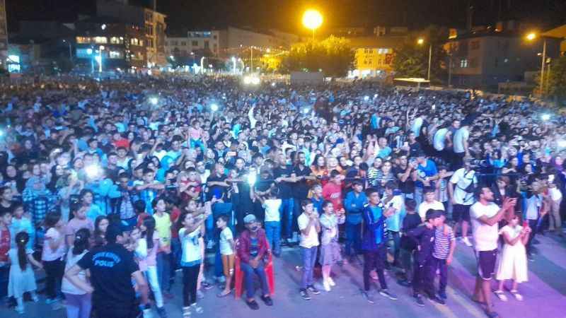 Yavuz Bingöl Malazgirt’te konser verdi