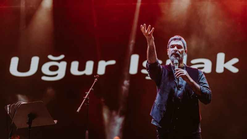 Uğur Işılak Palandöken Festivali'nde hayranlarını coşturdu