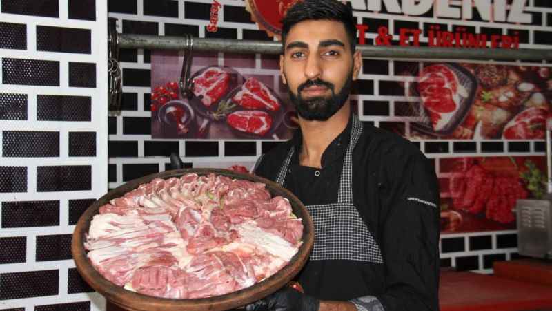 Tam 3 saat fırında pişiyor, sipariş yağıyor