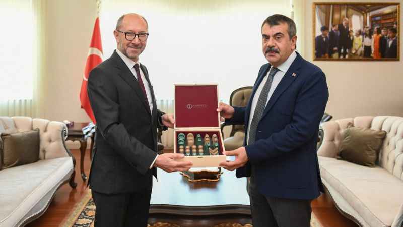 Millî Eğitim Bakanlığı ve Anadolu Üniversitesi arasında yürütülen iş birlikleri ve projeler ele alındı