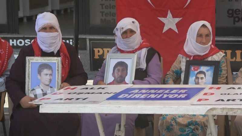 Muş'ta annelerin evlat nöbeti devam ediyor