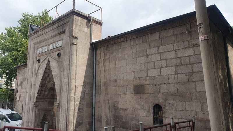 Sahibinden ‘kurumsala kiralık’ 591 yıllık medrese