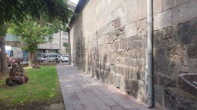 Sahibinden ‘kurumsala kiralık’ 591 yıllık medrese