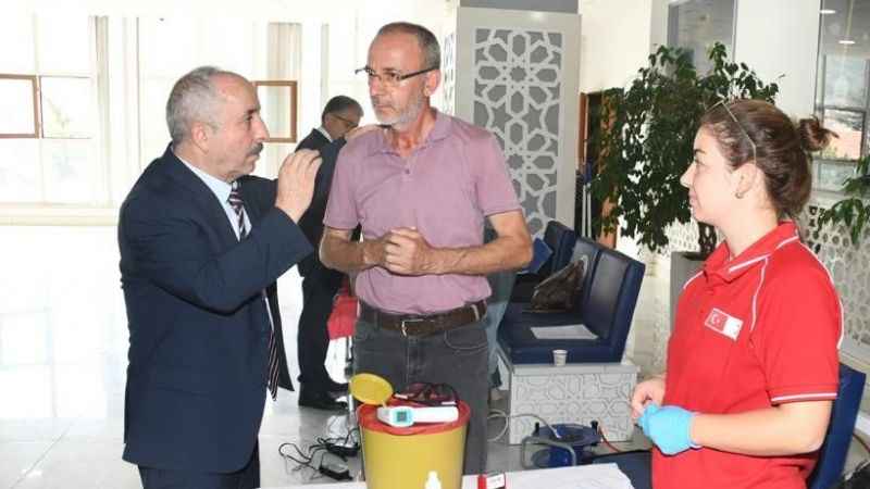 Amasya Belediyesi çalışanlarından Kızılay'a kan bağışı