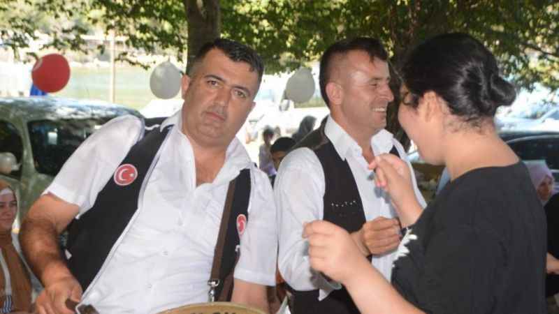 Özel öğrenciler ve aileleri davul-zurna ile doyasıya eğlendi