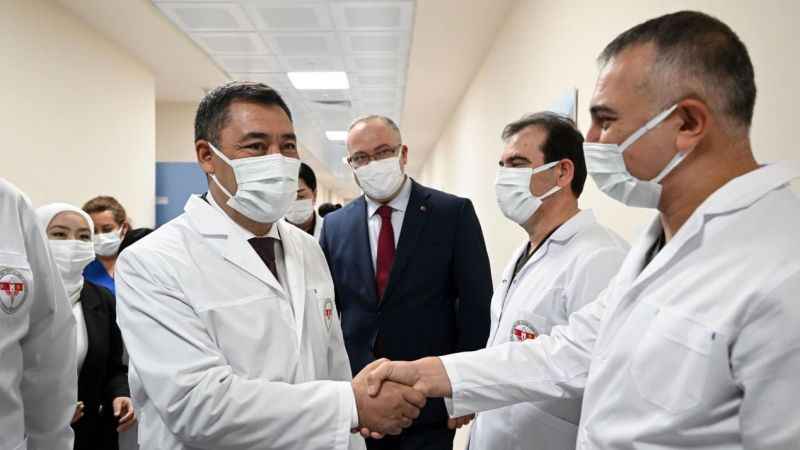 Kırgızistan’da Türk doktorlardan ilk böbrek nakli ameliyatı