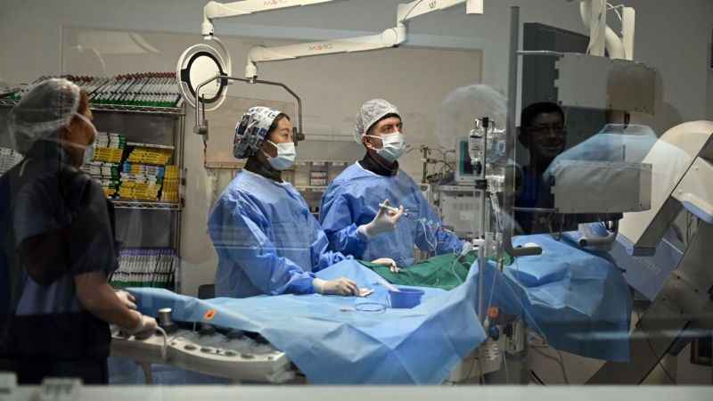 Kırgızistan’da Türk doktorlardan ilk böbrek nakli ameliyatı