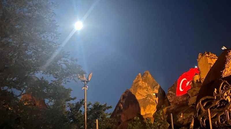 Peribacaları, Mavi Ay ve Türk Bayrağı