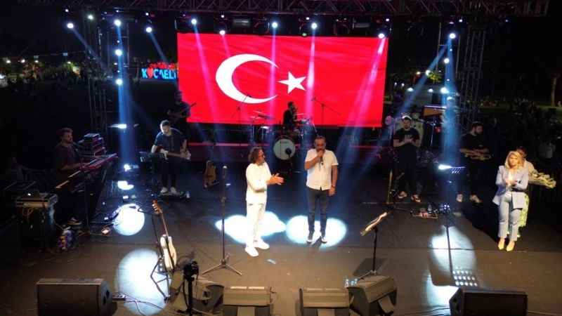 Kocaeliler Fettah Can’ın şarklılarıyla coştu