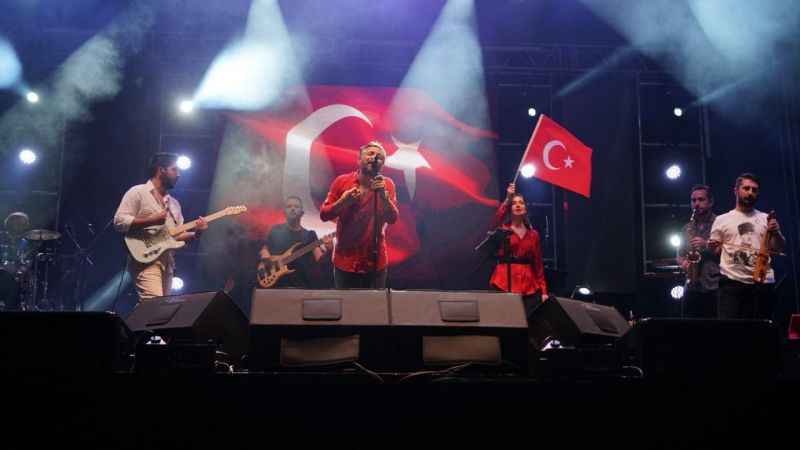 Zafer gecesinde Resul Dindar söyledi, Kastamonulular coştu