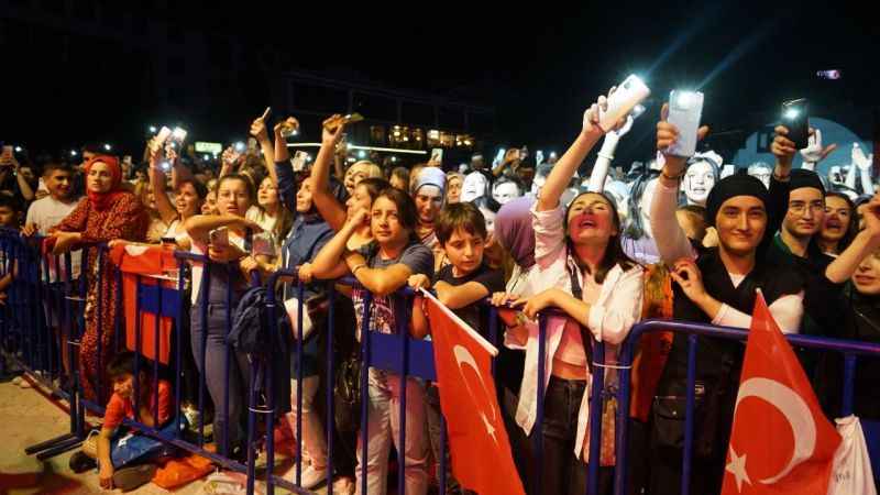 Zafer gecesinde Resul Dindar söyledi, Kastamonulular coştu