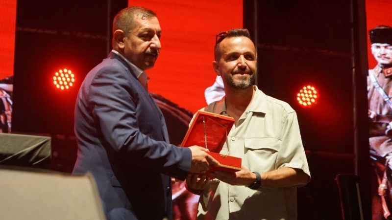 Zafer gecesinde Resul Dindar söyledi, Kastamonulular coştu