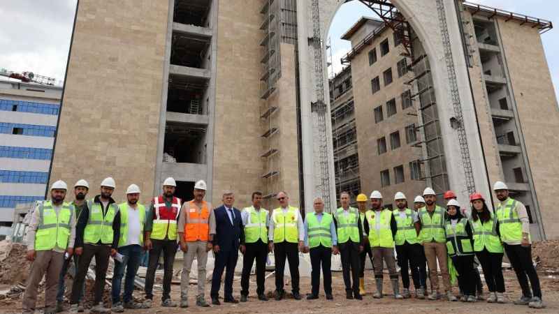 Sivas'ta bin 71 yatak kapasiteli hastane inşaatı hızla yükseliyor