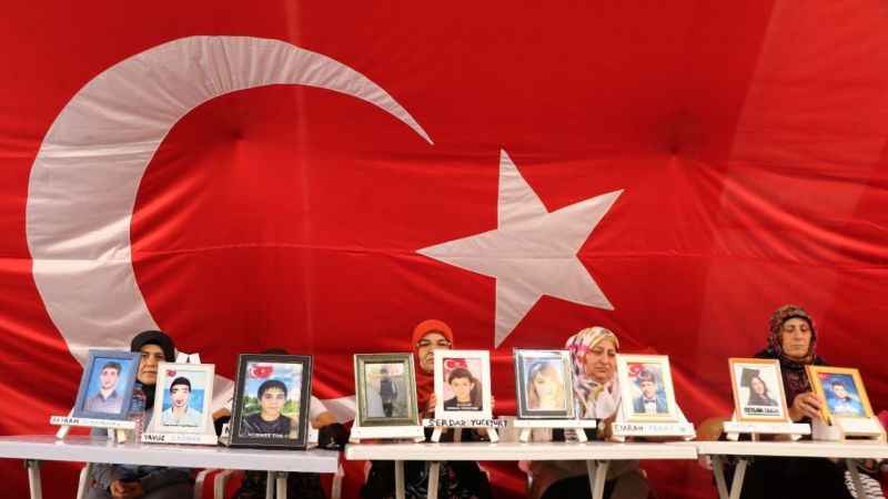 Diyarbakır anne ve babalarının evlat nöbeti 5’inci yılına giriyor