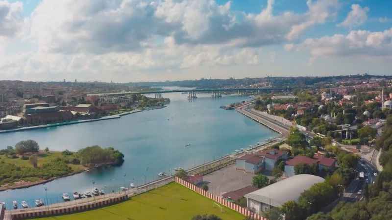 Haliç reklamlarda mavi gerçekte siyah Haliç reklamlarda mavi gerçekte siyah