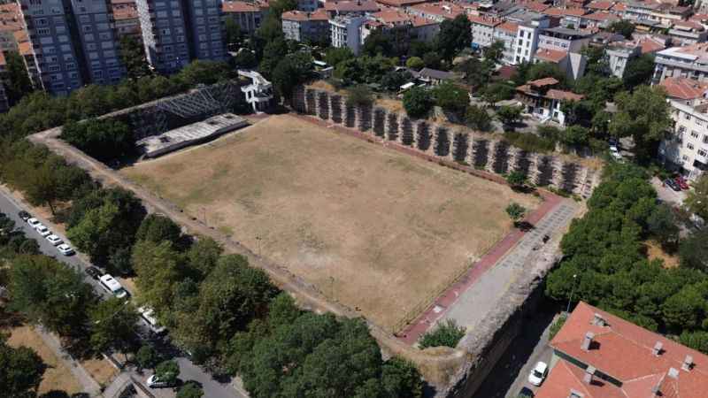 Bakırköy Belediyesi tarihi sarnıcı kaderine terk etti