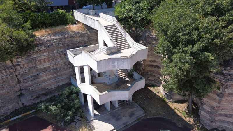 Bakırköy Belediyesi tarihi sarnıcı kaderine terk etti